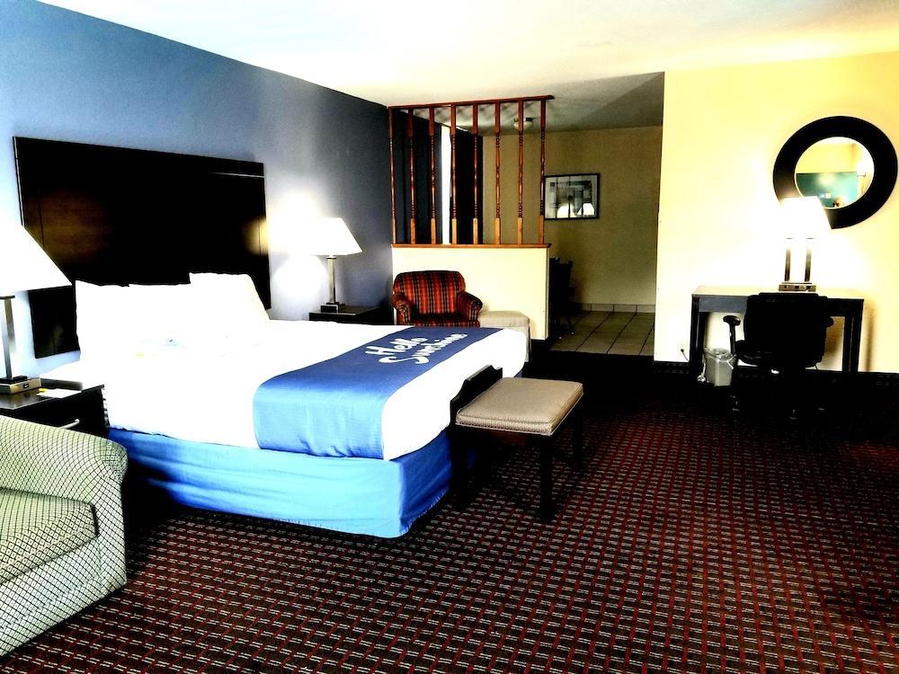 Days Inn By Wyndham Easley West Of Greenville/Clemson Area Buitenkant foto