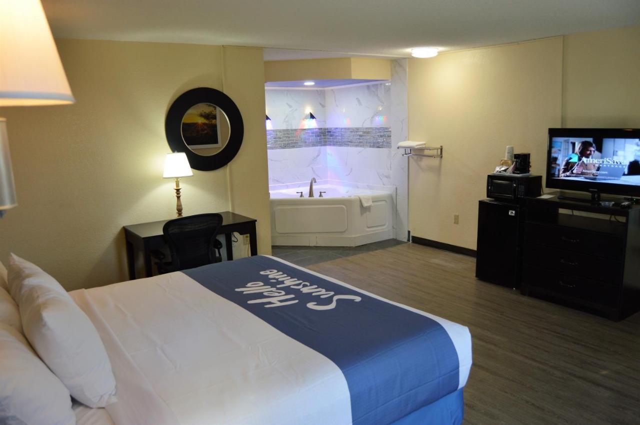 Days Inn By Wyndham Easley West Of Greenville/Clemson Area Buitenkant foto