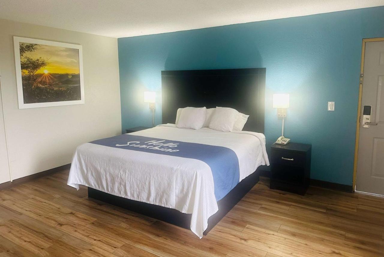 Days Inn By Wyndham Easley West Of Greenville/Clemson Area Buitenkant foto