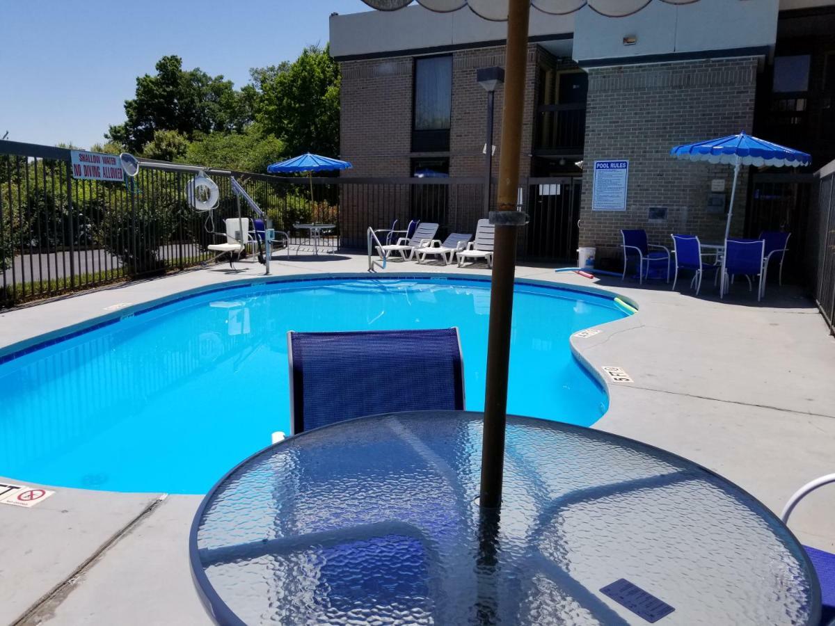 Days Inn By Wyndham Easley West Of Greenville/Clemson Area Buitenkant foto