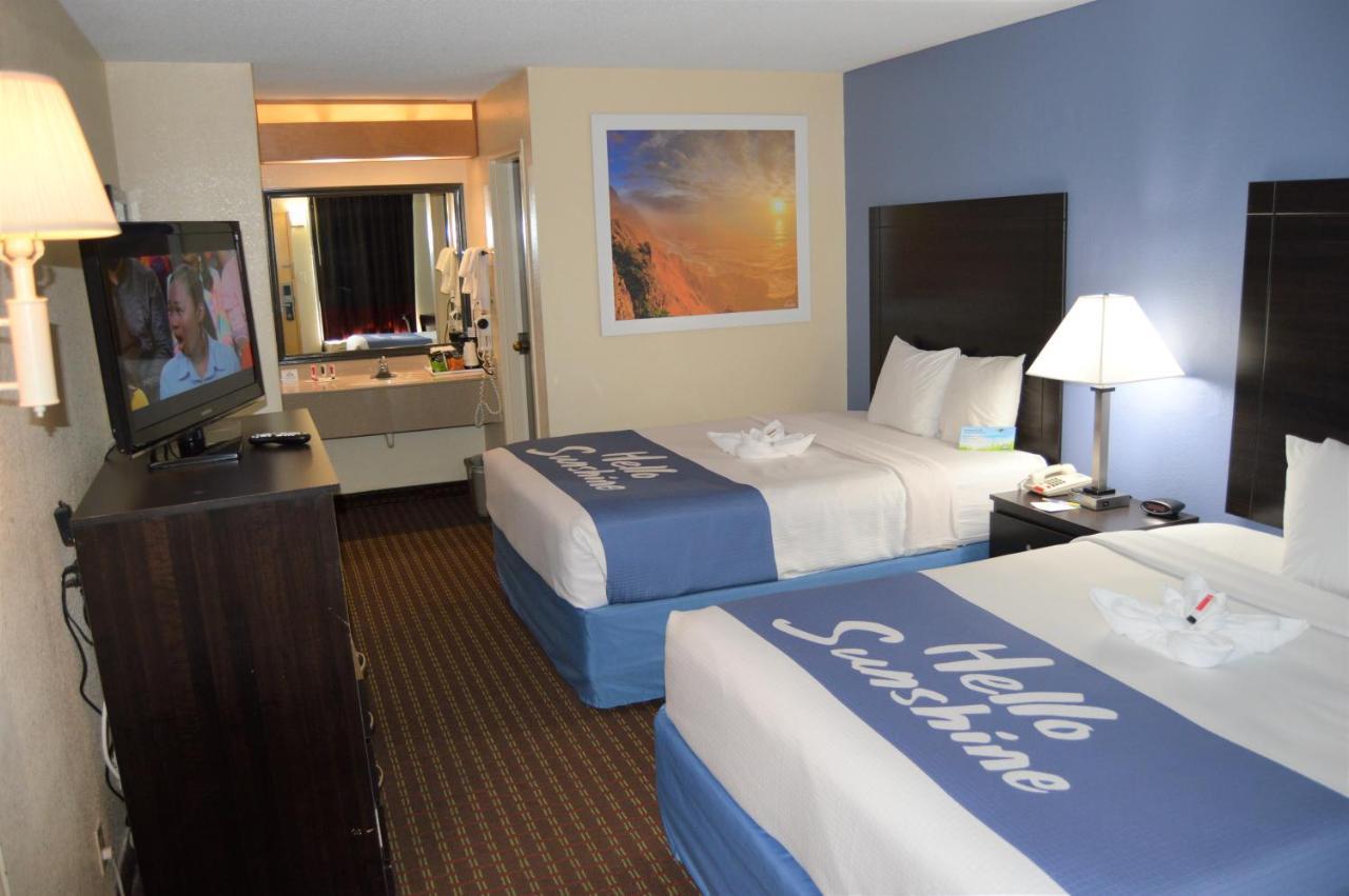 Days Inn By Wyndham Easley West Of Greenville/Clemson Area Buitenkant foto
